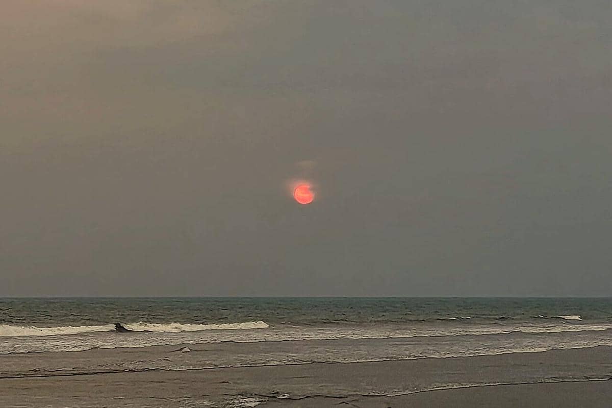 ilustrasi sunset di Pantai Gandoriah