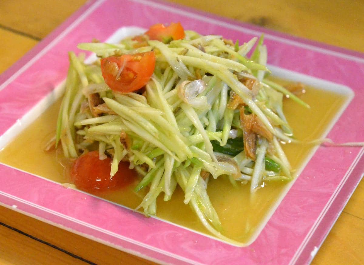 ilustrasi salad mangga Thailand