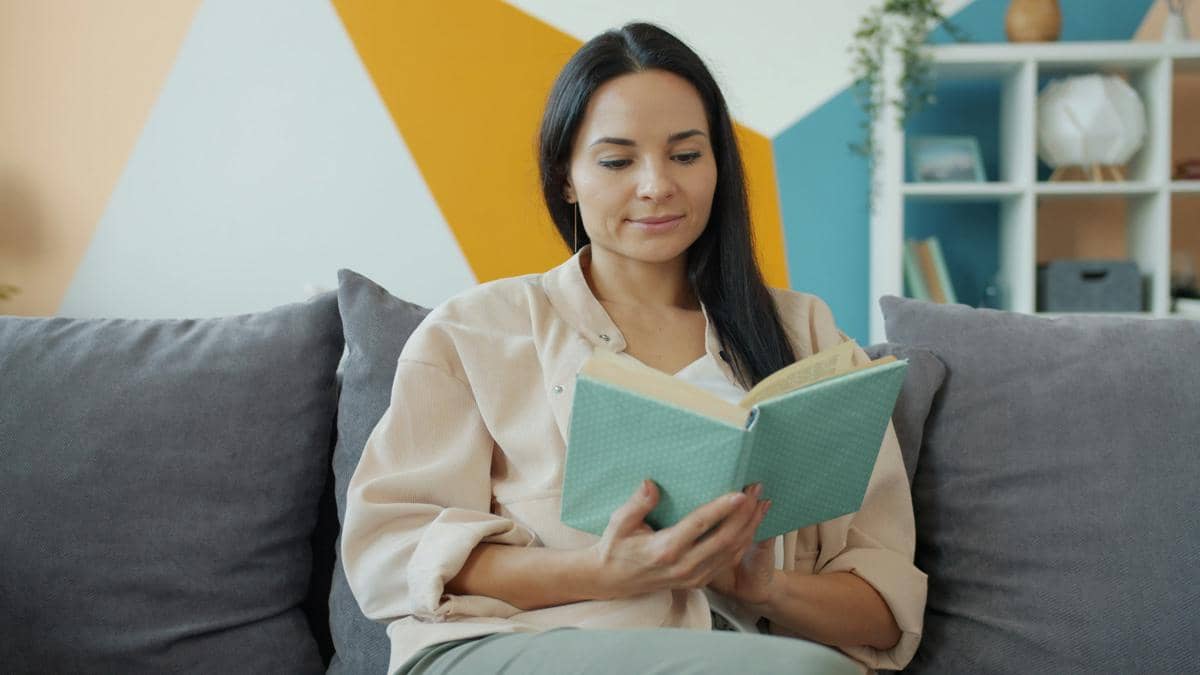 5 Buku tentang Self-Compassion, Belajar Melawan Kebiasaan Kritik Diri!