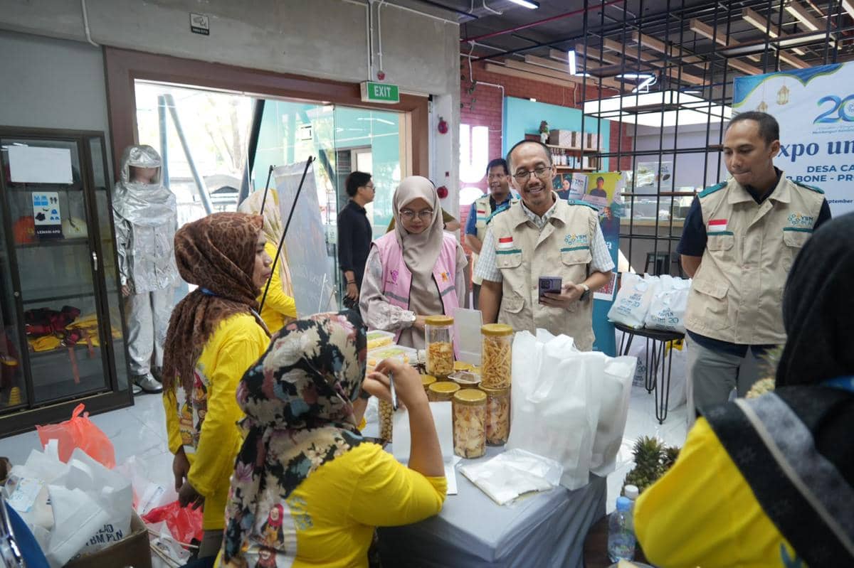 YBM PLN UID Sulselrabar menghadirkan beragam produk unggulan UMKM binaan di bilik wilayah Sulawesi Barat melalui pameran. (Dok. Istimewa)