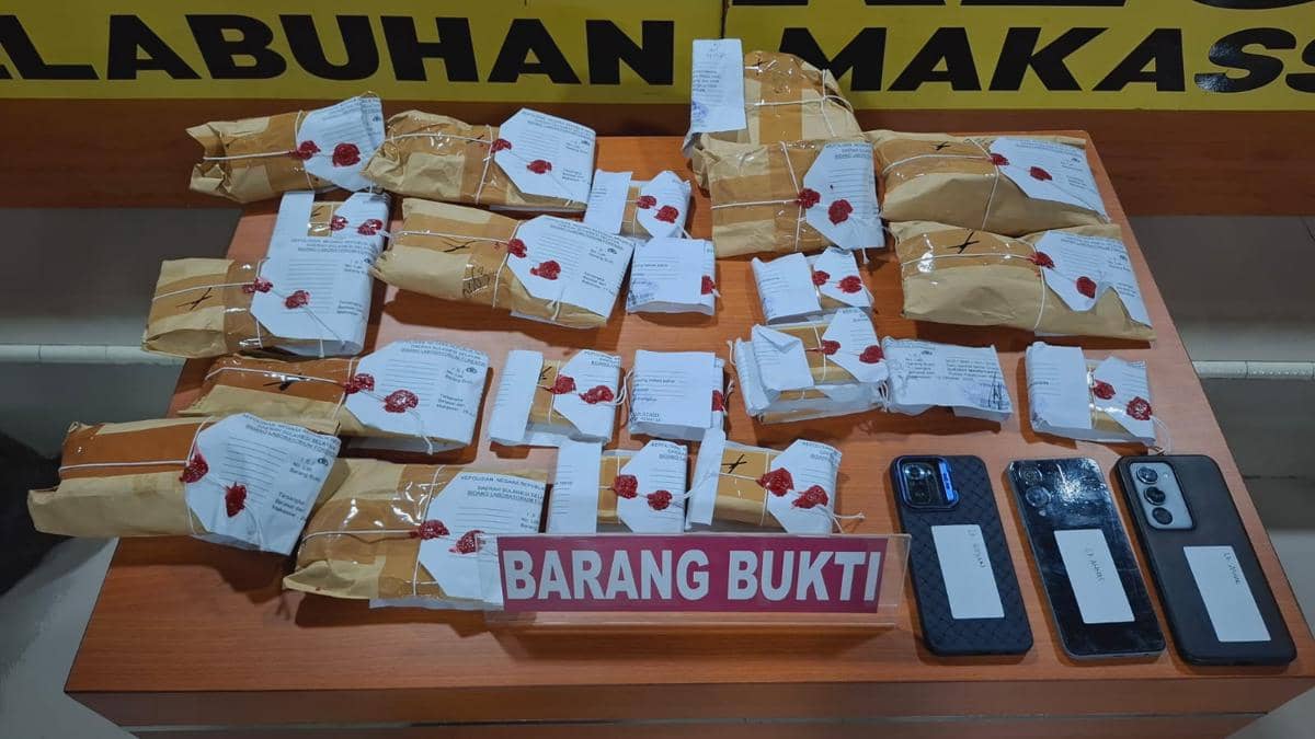 Polres Pelabuhan Makassar mengungkap 32 kasus tindak pidana narkotika selama Operasi Antik 2026 yang berlangsung pada 9-28 September. (IDN T