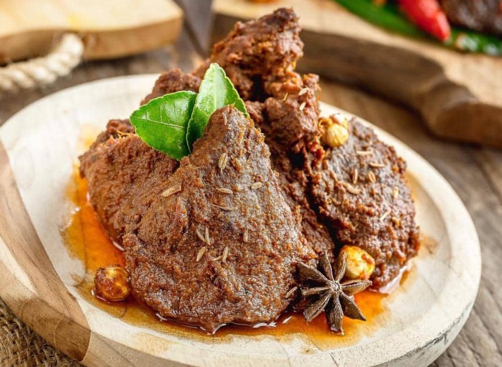 potret rendang daging di Restoran Natrabu