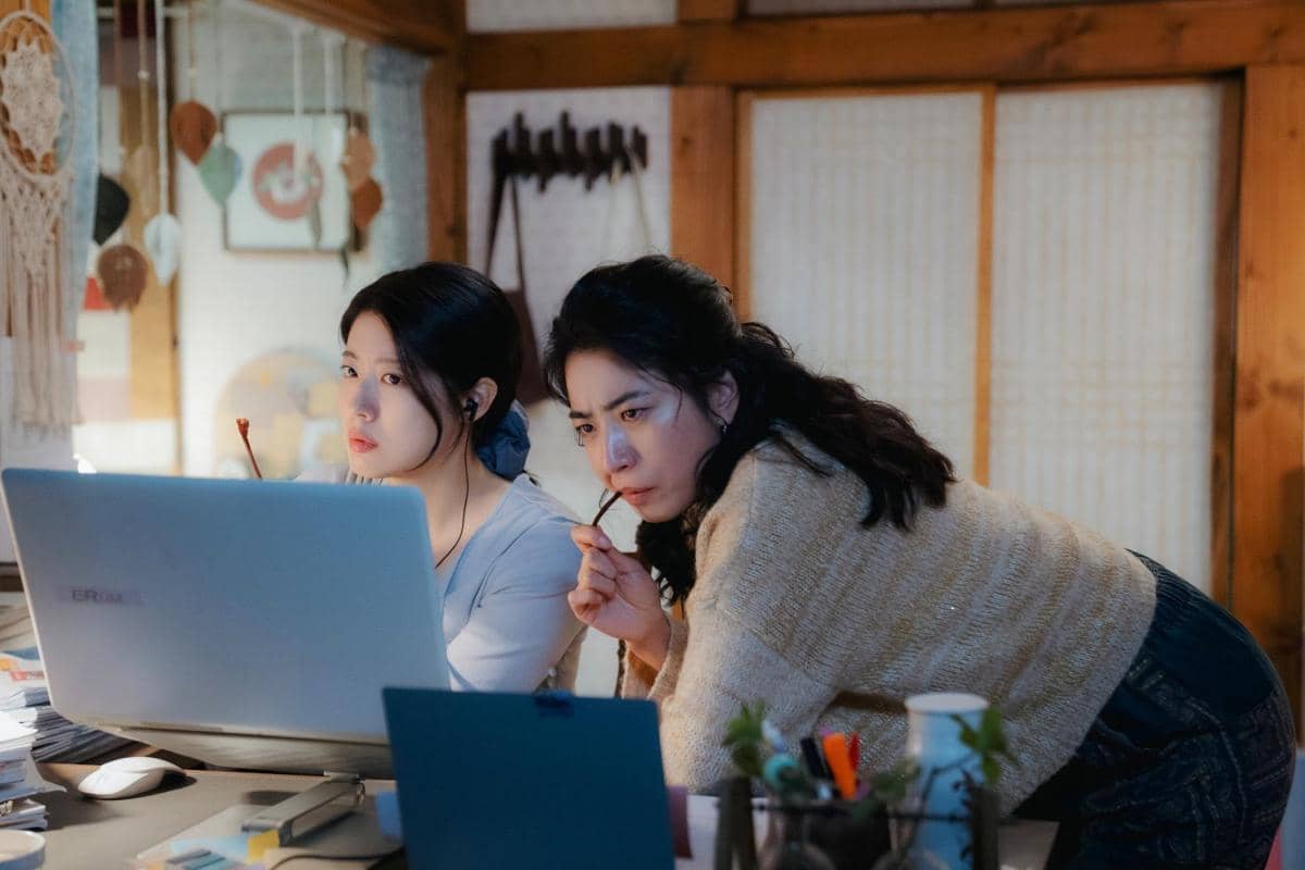 Nam Ji Hyun dan Jeong In Ji di Make Me Tingle