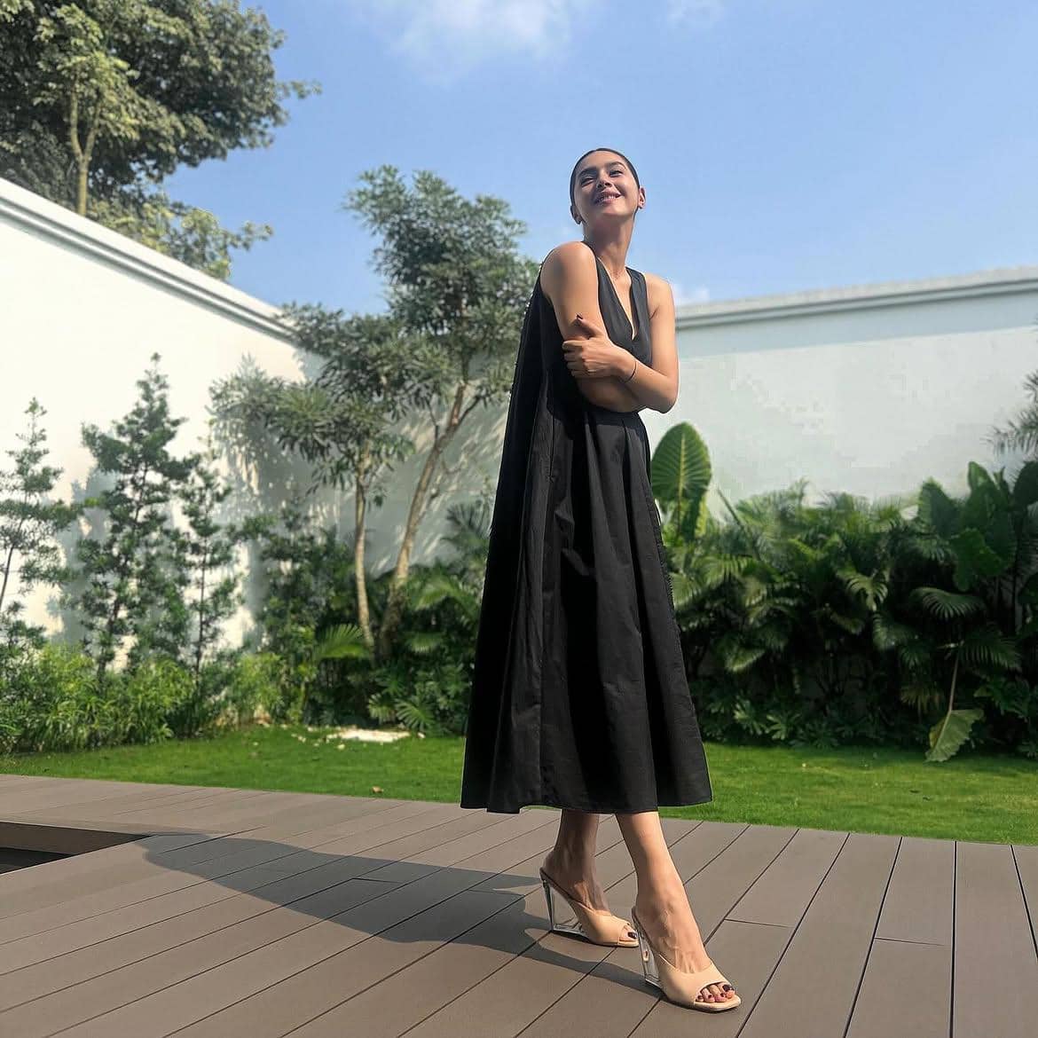 style monokrom Nabila Syakieb