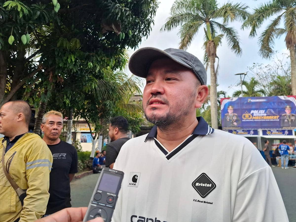 Potret Ali Rifki yang dikenal sebagai Presidium Aremania dalam dokumentasi yang diabadikan oleh IDN Times.