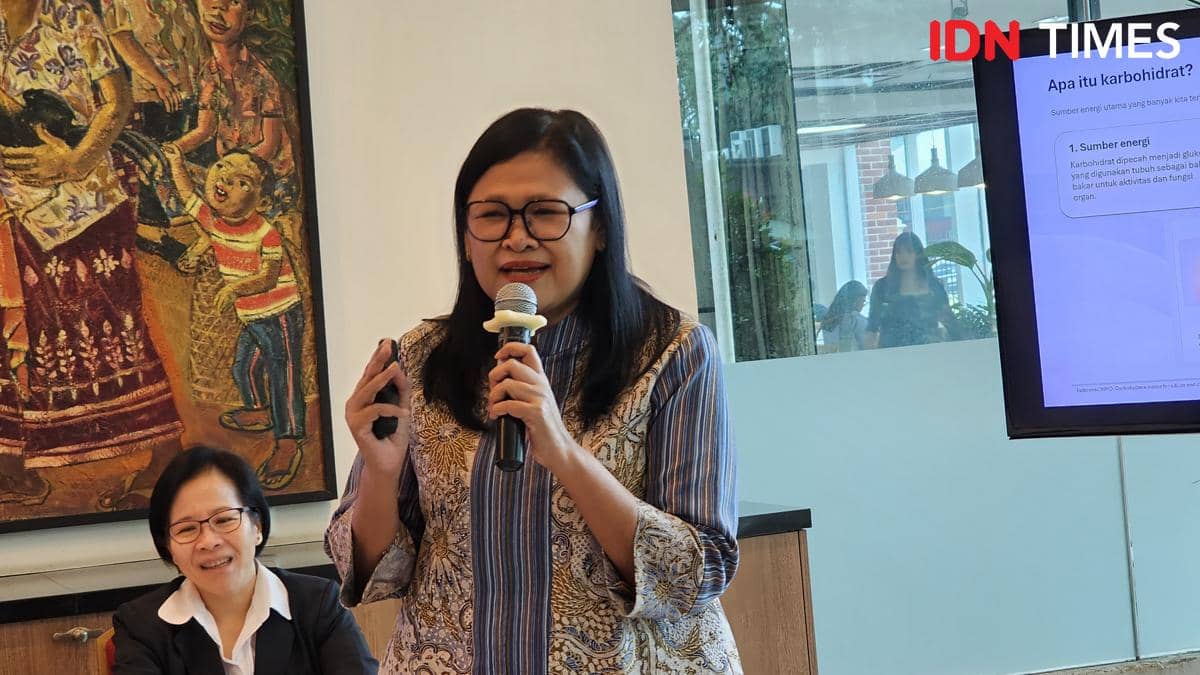 Diana Sunardi, dokter spesialis gizi klinik konsultan, berbicara dalam seminar World Food Day 2026 di UPH.