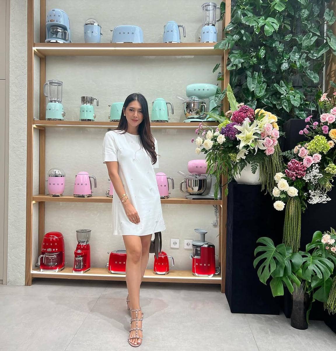 style monokrom Nabila Syakieb
