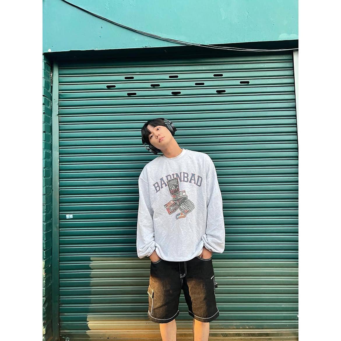 padu padan outfit oversize ala Lee Jun Young