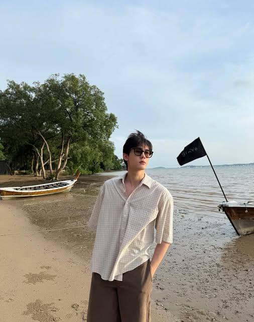 Gaya Liburan ke Pantai ala Book Kasidet