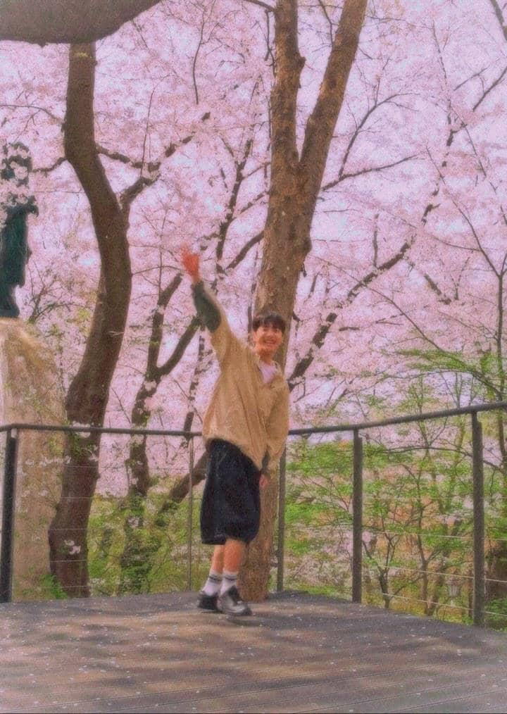 padu padan outfit oversize ala Lee Jun Young