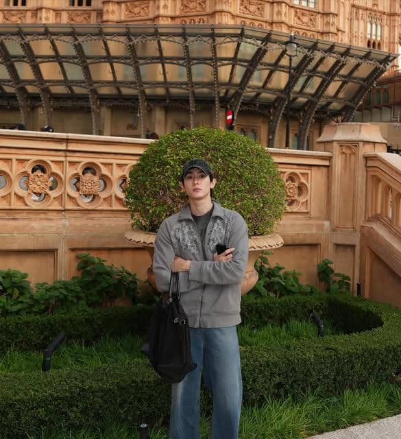 OOTD Liburan ke Luar Negeri ala Book Kasidet
