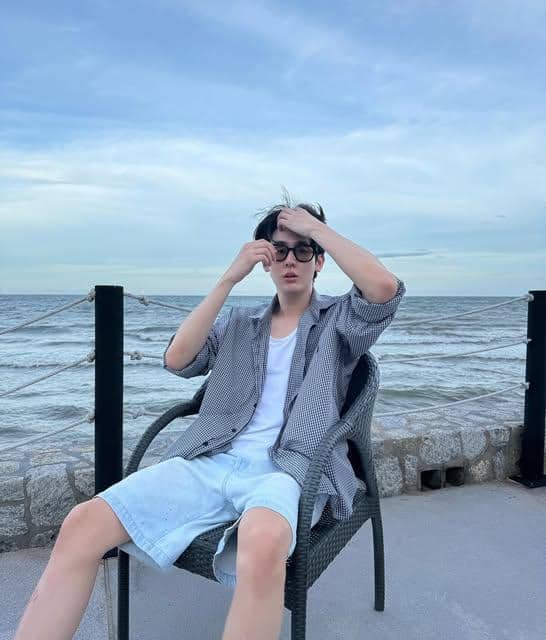 Outfit Liburan ke Pantai ala Book Kasidet