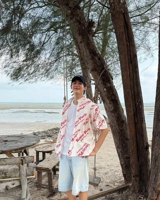 Style Liburan ke Pantai ala Book Kasidet