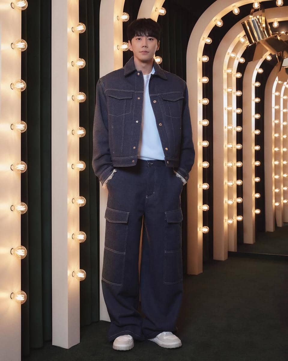 padu padan outfit oversize ala Lee Jun Young