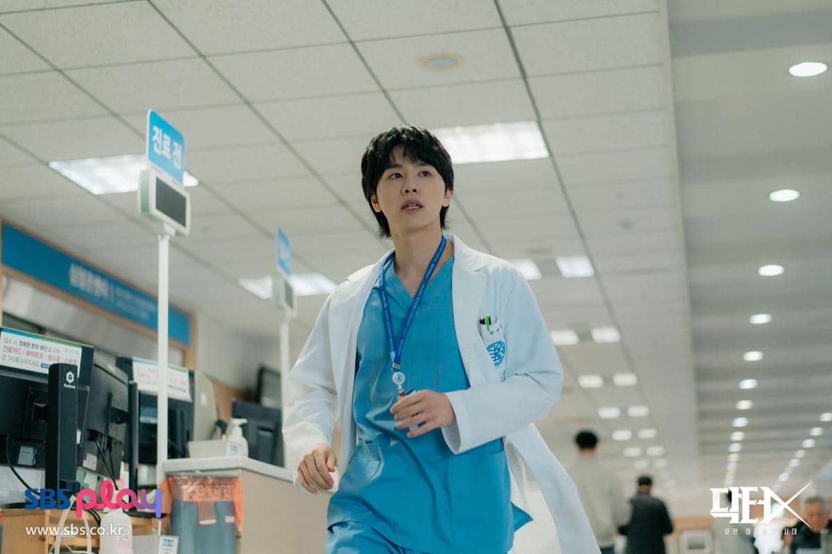 still cuts drama Doctor X: Mafia in White