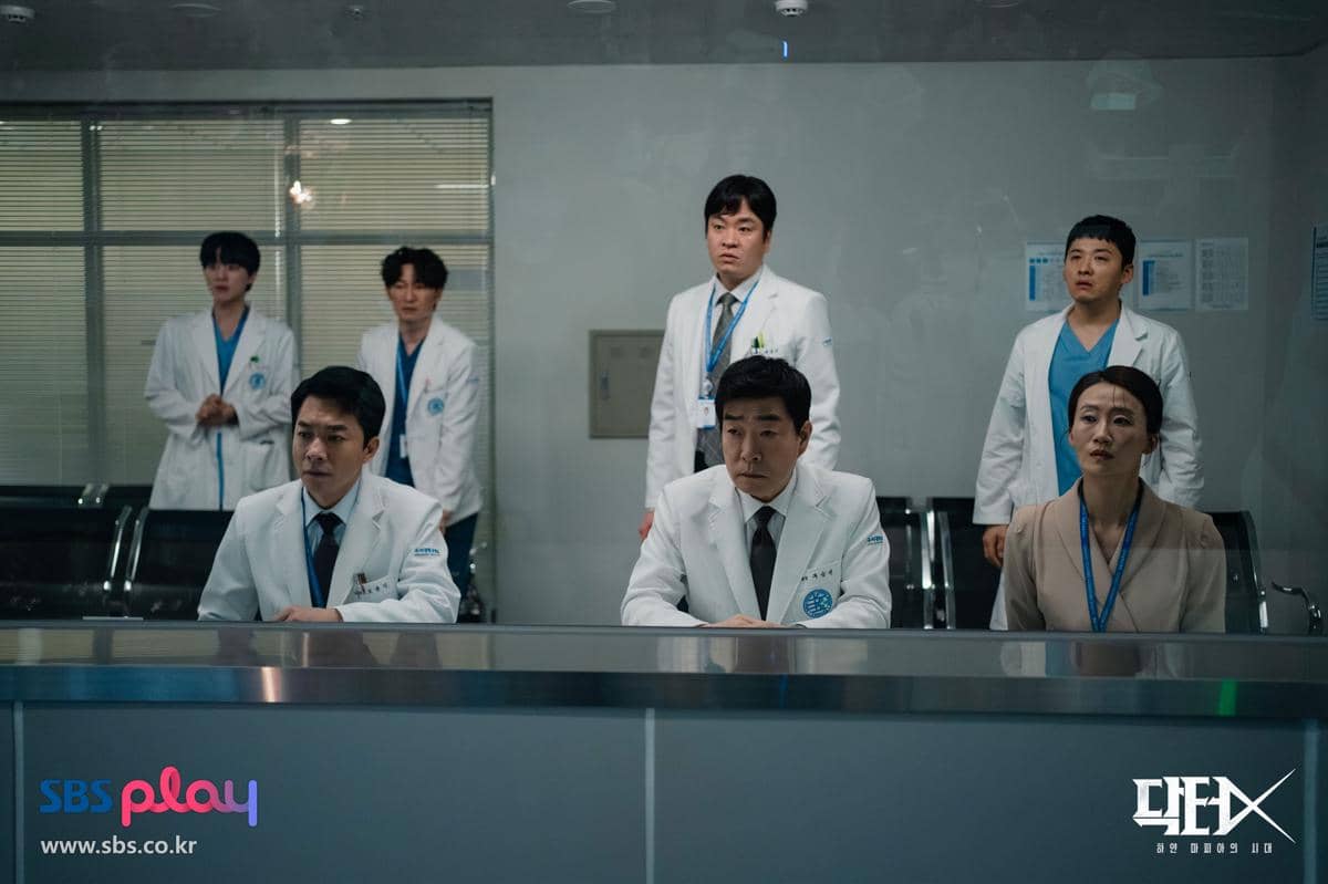 still cuts drama Doctor X: Mafia in White