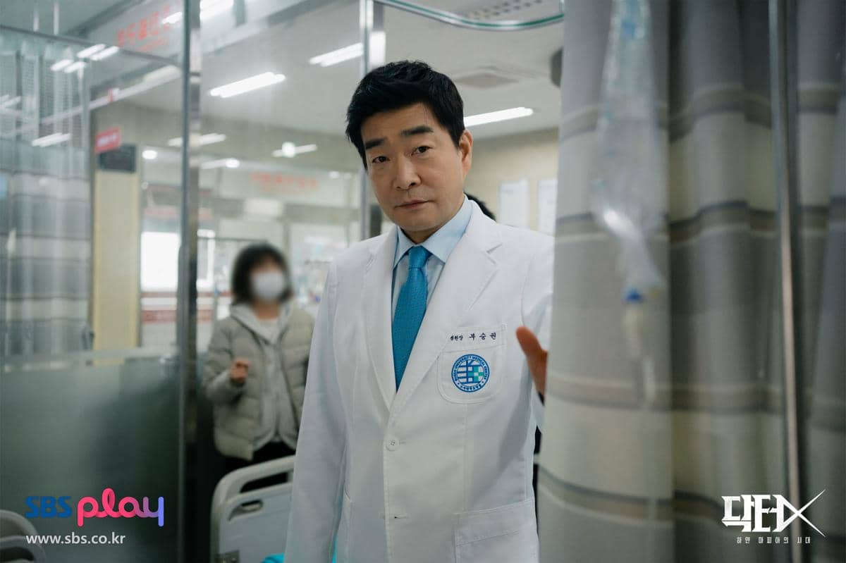 still cuts drama Doctor X: Mafia in White