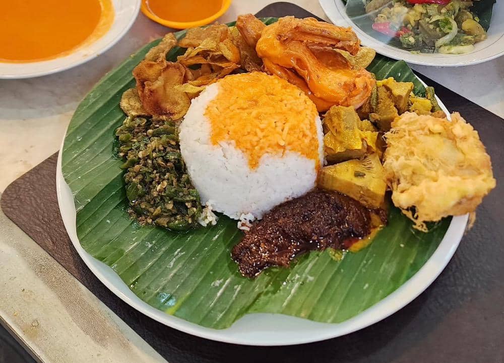 7 Restoran Padang Legendaris di Jakarta, Cita Rasanya Autentik!