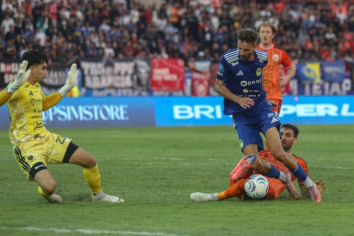PSIM Yogyakarta versus Persija Jakarta di musim 2026/2027.