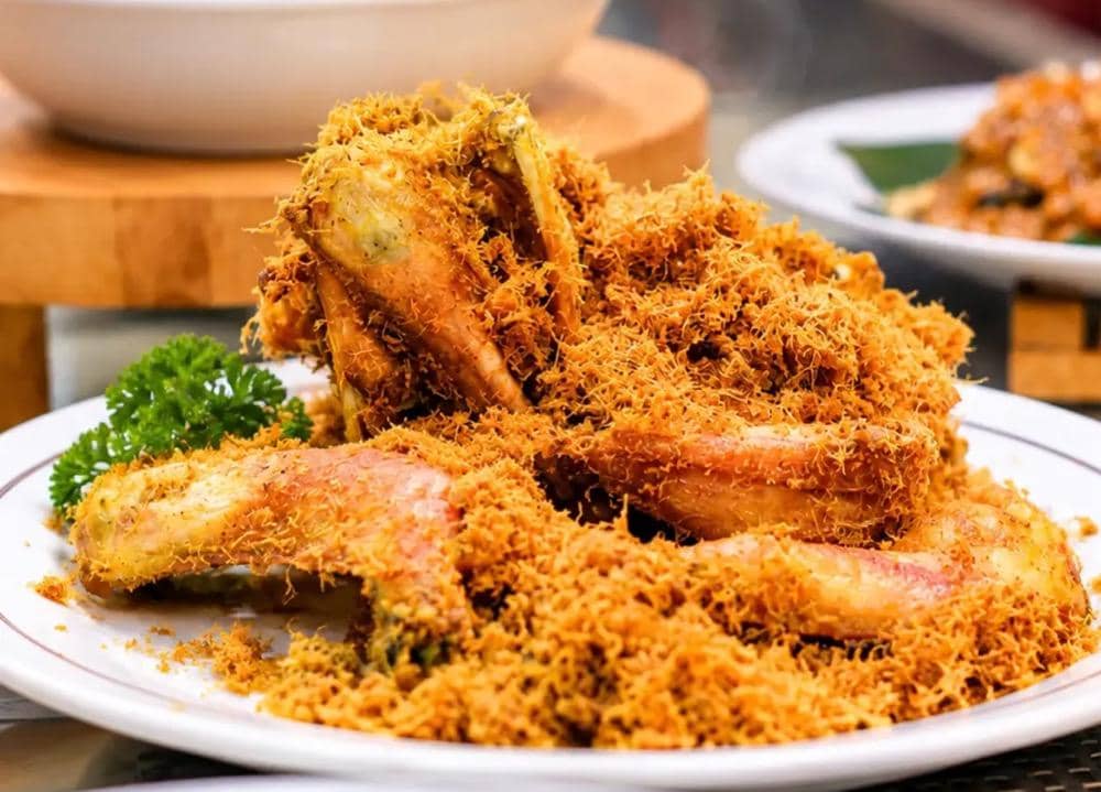 potret menu ayam goreng serundeng di Restoran Garuda