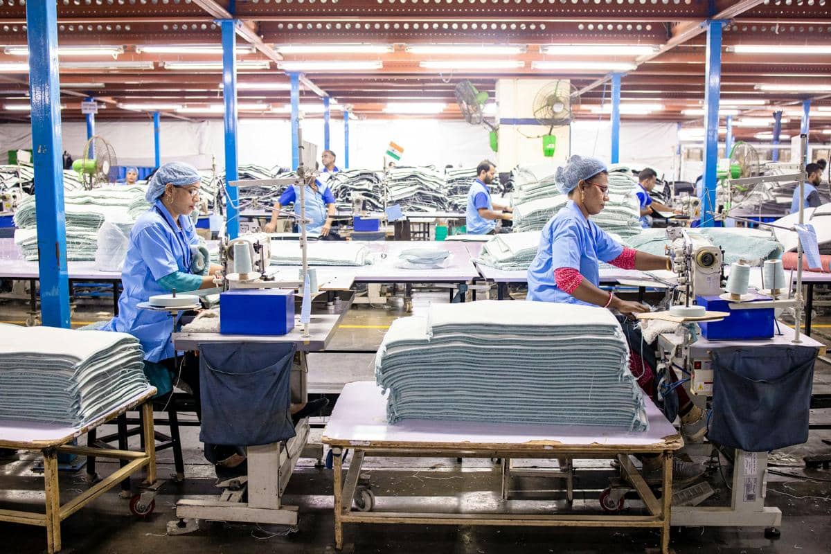 ilustrasi bisnis produksi pakaian