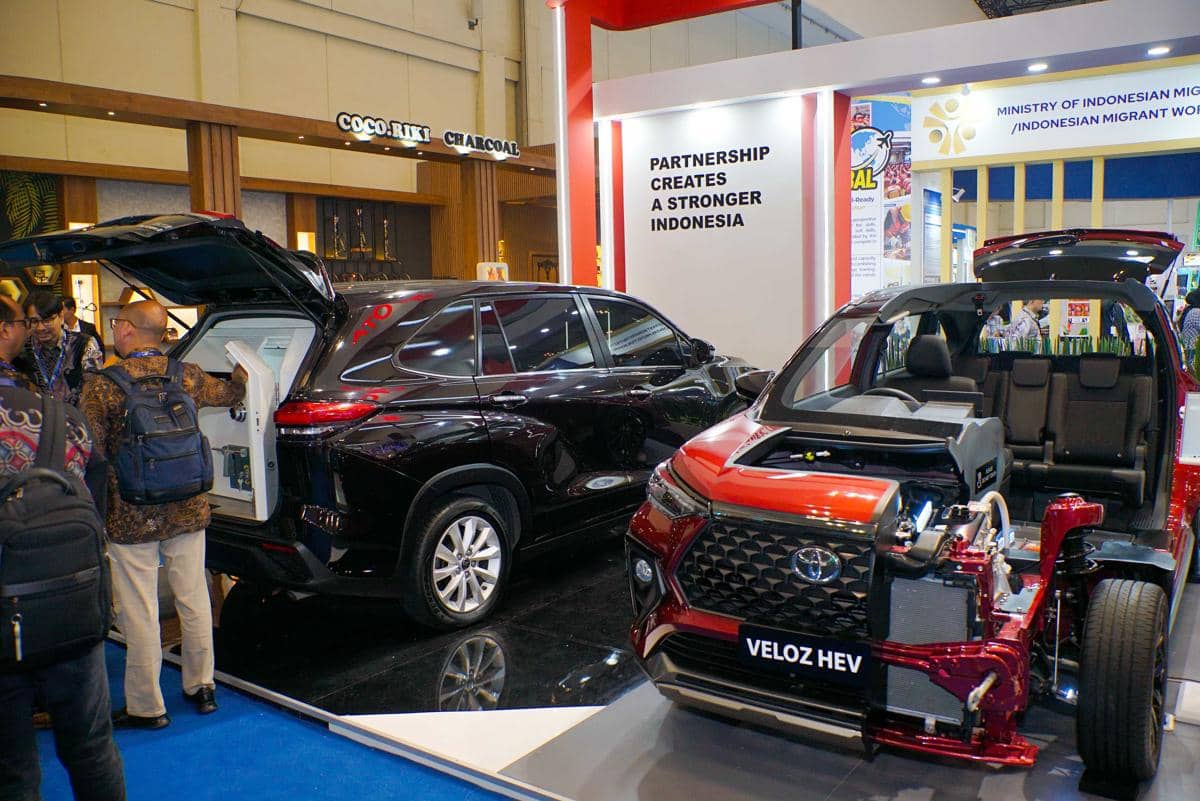 Kendaraan Toyota terkait capaian ekspor kumulatif 3.375.490 unit kendaraan utuh dari Indonesia hingga September 2026.