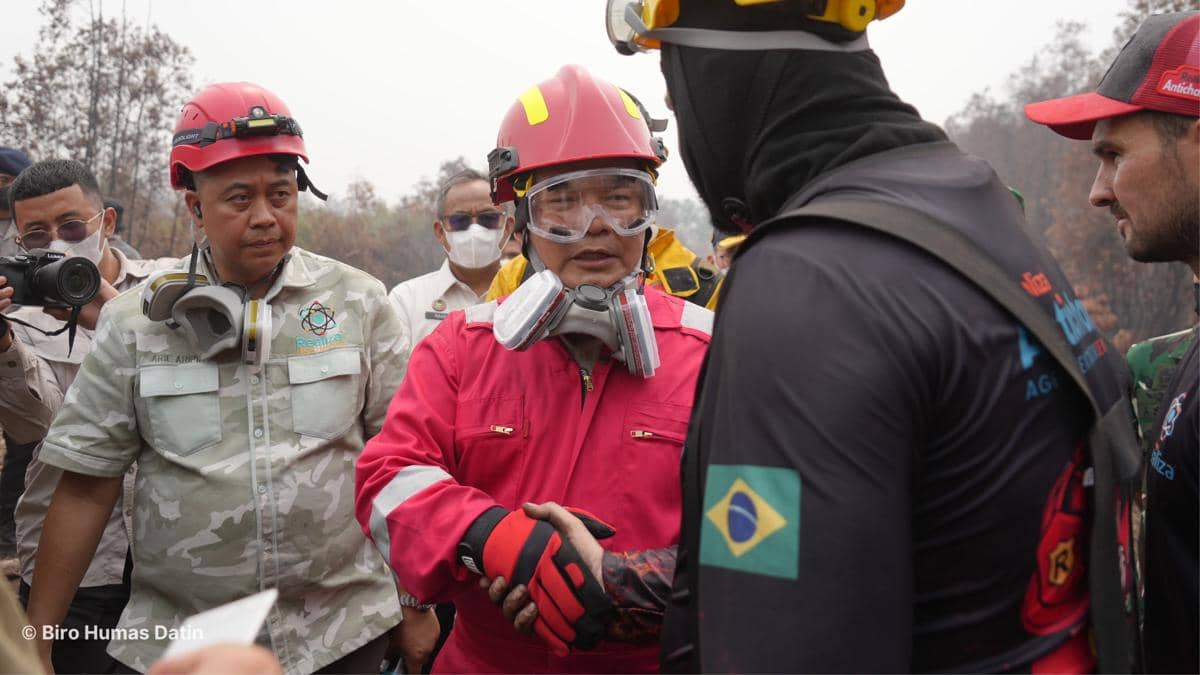 Cerita Dudung Ikut Padamkan Api Karhutla dengan Teknologi Brasil