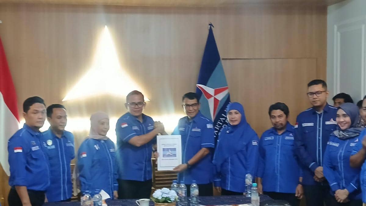 Eks Kapolda Hadi Gunawan Resmi Mendaftar Jadi Calon Ketua Demokrat NTB