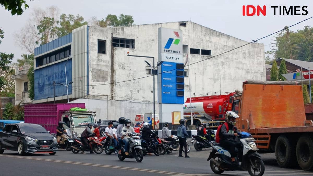 Antrean BBM Subsidi Mengular di Kota Manado, Warga Datang Sejak Pagi