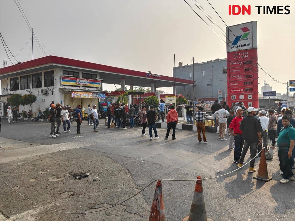 SPBU di Tambun Bekasi Ditutup Warga, Aktivitas Lumpuh Total