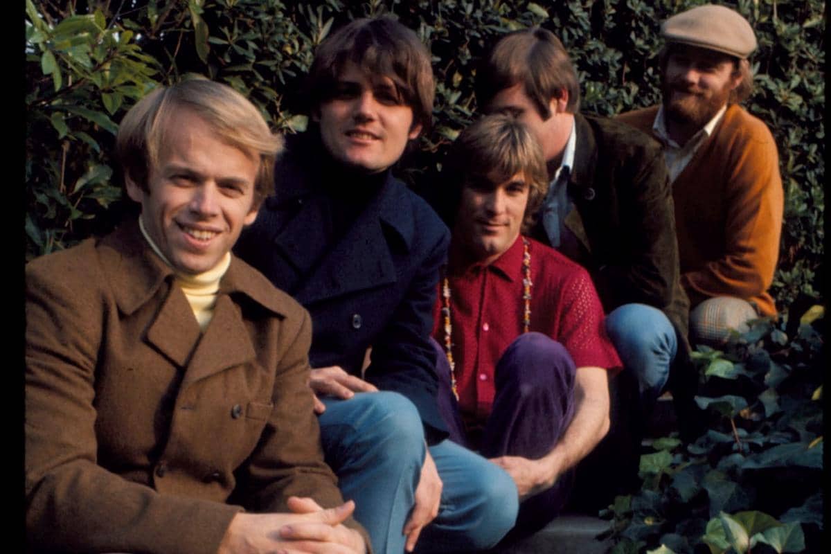 Lirik Lagu Wouldn't It Be Nice - The Beach Boys dan Maknanya