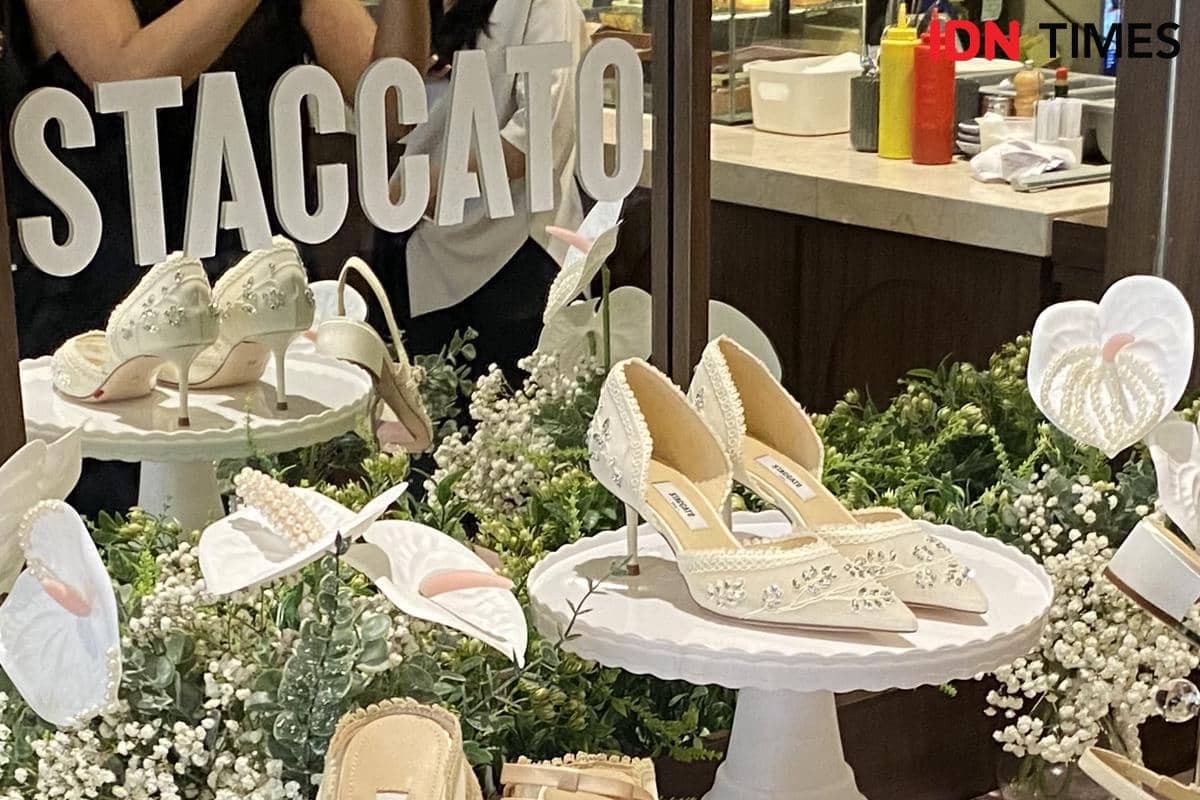 Sepasang heels Elise Fairy Collection dengan sentuhan feminin, cocok dikenakan untuk acara brunch hingga dinner.