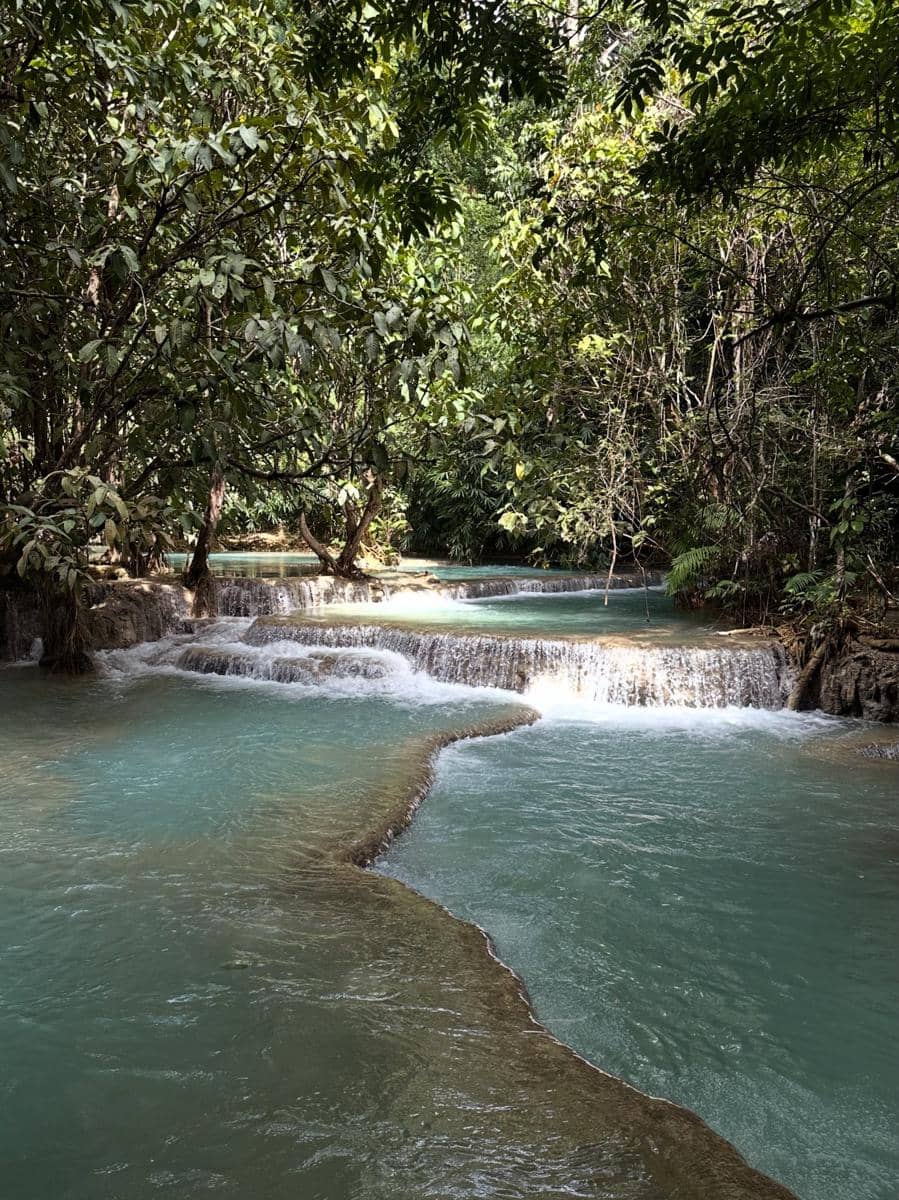 Tatjana Saphira menikmati keindahan Air Terjun Kuang Si di Laos