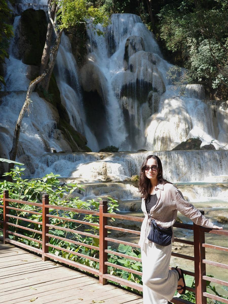 Tatjana Saphira menikmati keindahan Air Terjun Kuang Si di Laos