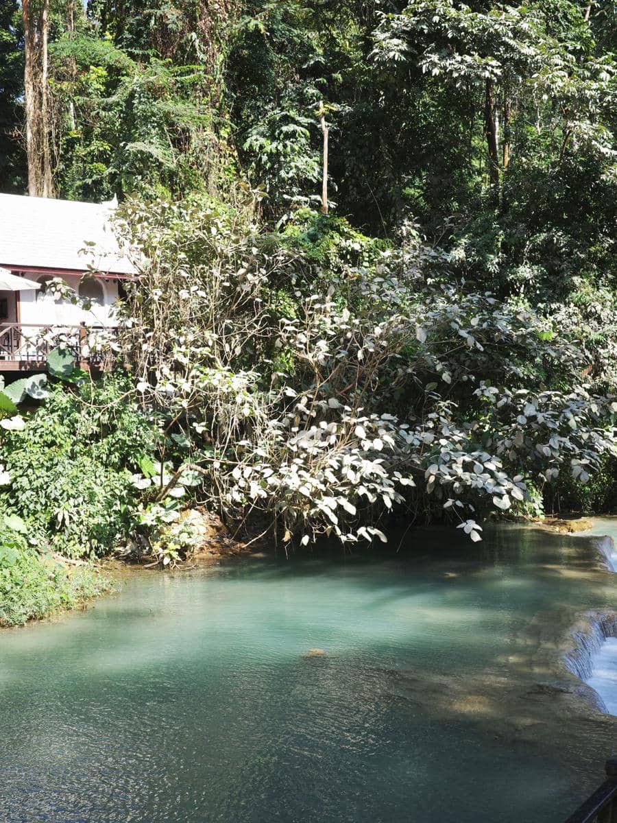 Tatjana Saphira menikmati keindahan Air Terjun Kuang Si di Laos