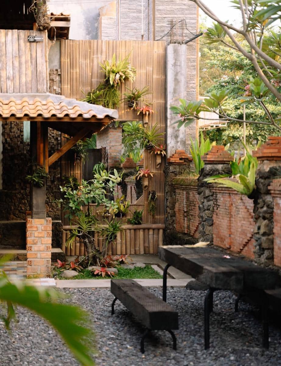 Potret suasana The Palms Cafe yang dibagikan melalui unggahan akun Instagram resmi @thepalmscafe_.