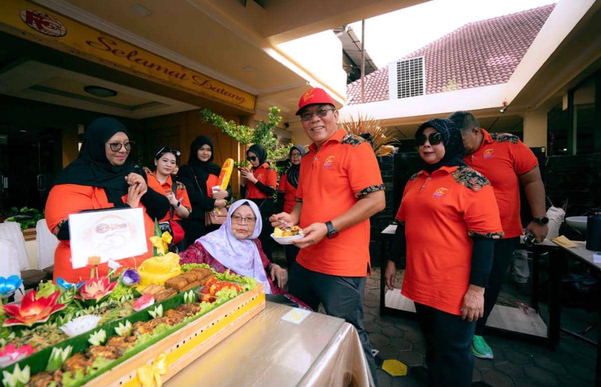 HUT 50 Tahun, Restoran Garuda Gelar Charity dan Funwalk Bareng Karyawan