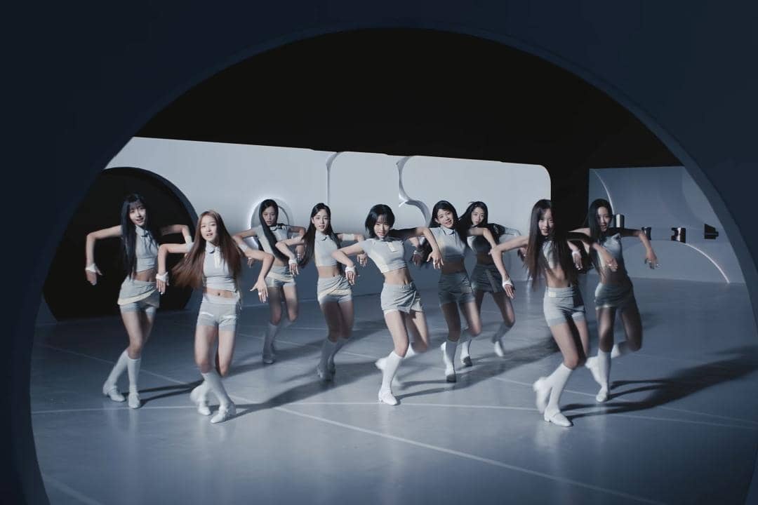 cuplikan koreografi lagu "NEON" milik A20 LITE
