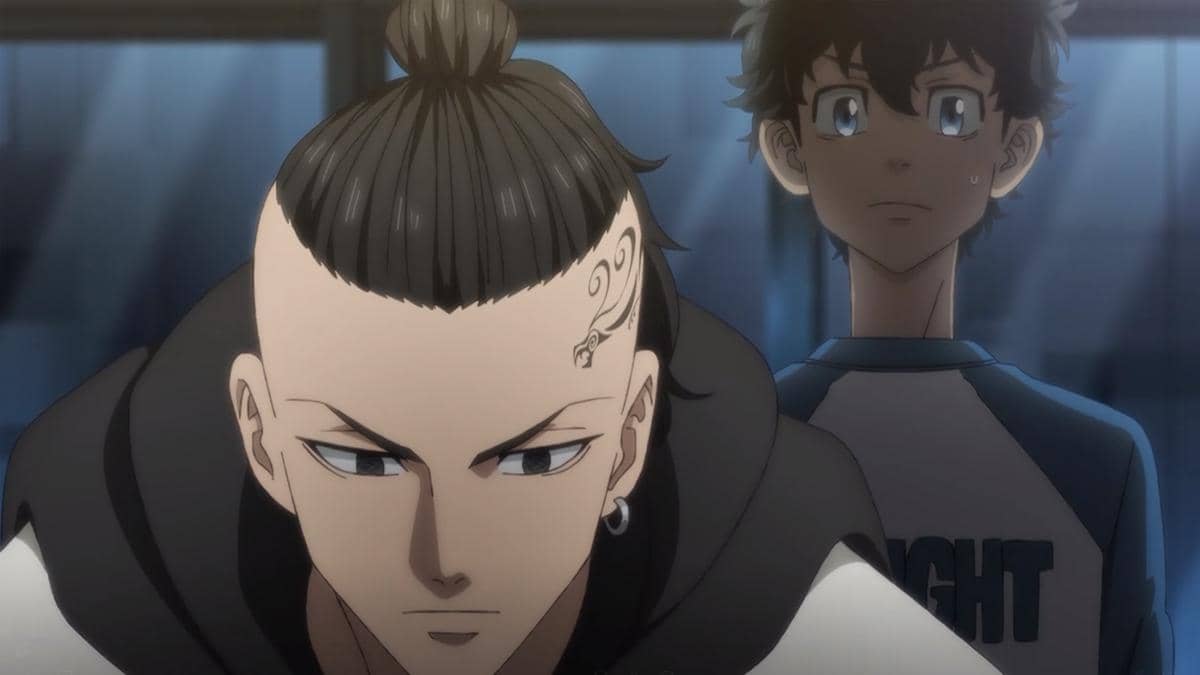 Draken berbicara kepada Takemichi sambil mengakui bahwa ia telah membohonginya dalam adegan Tokyo Revengers S4.
