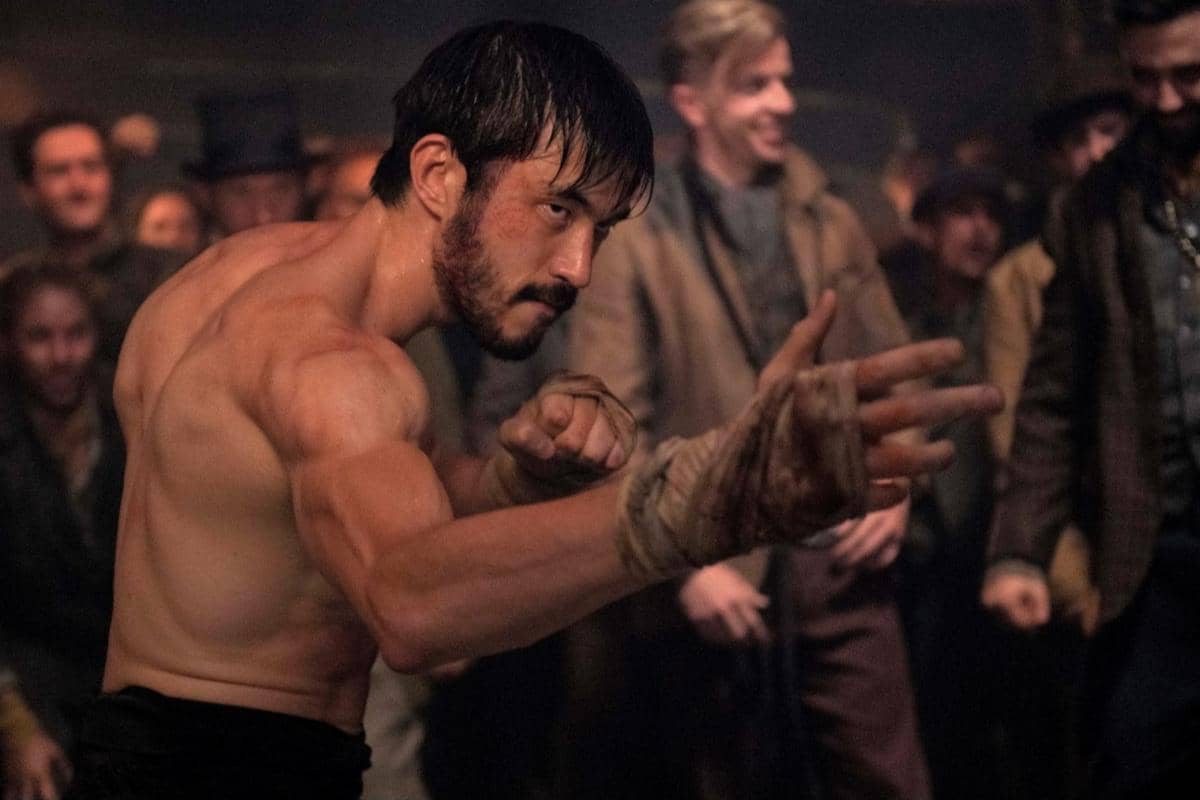 Andrew Koji dalam serial Warrior
