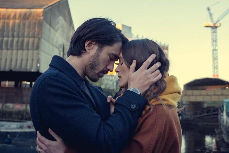 Andrew Koji dan Keira Knightley dalam serial Black Doves