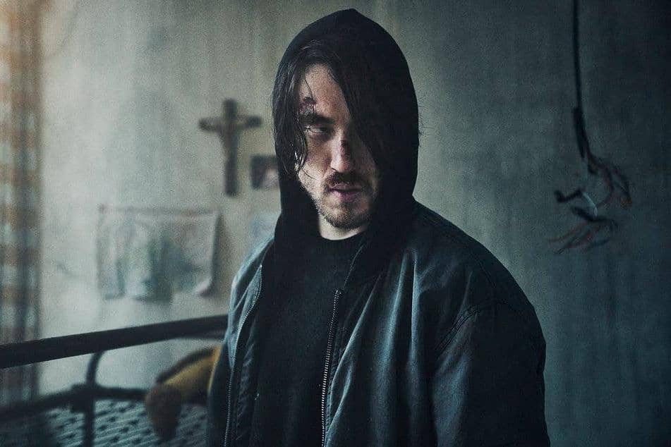 Andrew Koji dalam serial Gangs of London