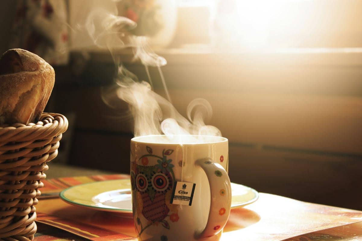 5 Minuman Hangat Bebas Kafein yang Aman Dikonsumsi Sebelum Tidur