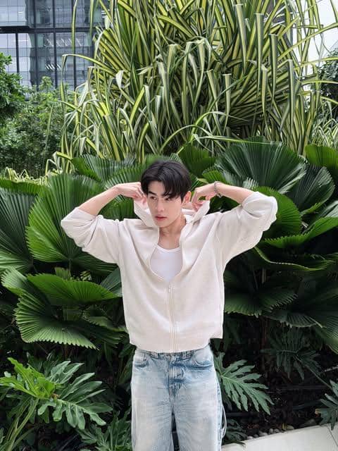 Gaya Blue Jeans ala Poom Nuttapart