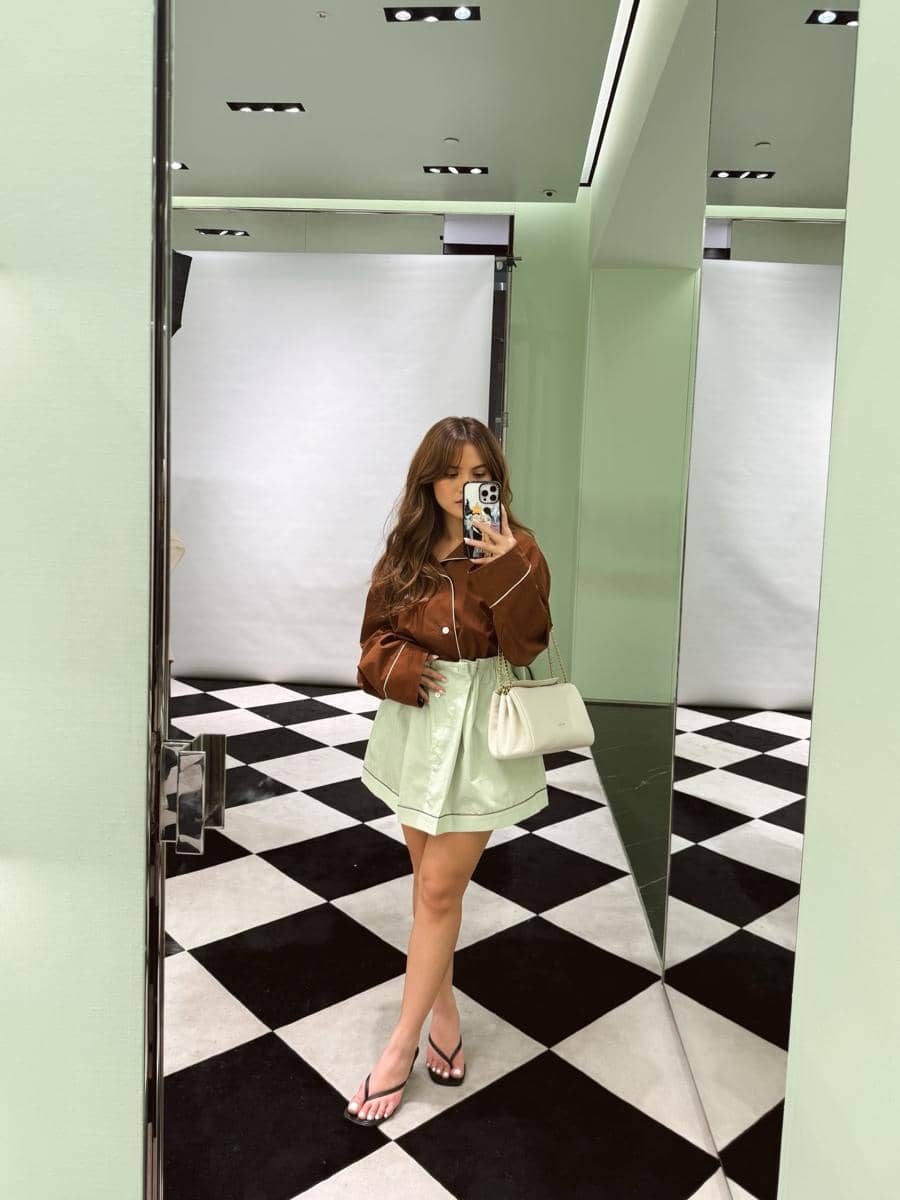 outfit nuansa coklat ala Marsha Aruan