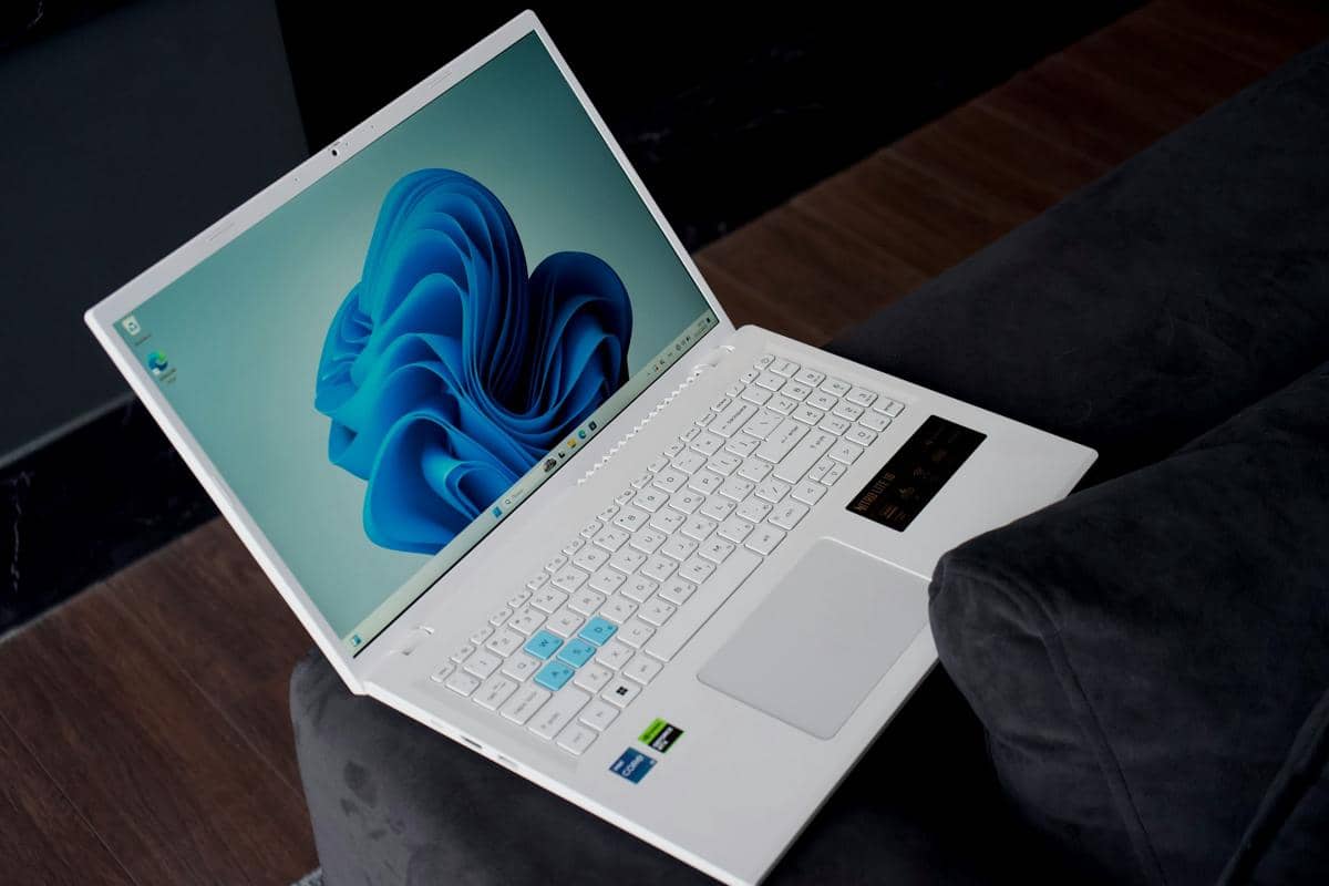 ilustrasi laptop