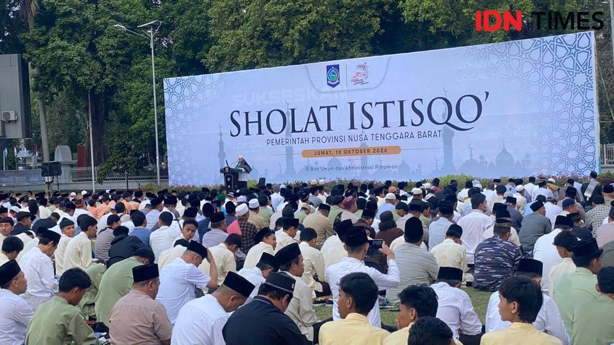 Kekeringan Parah, Ribuan Warga NTB Salat Istisqa Minta Hujan