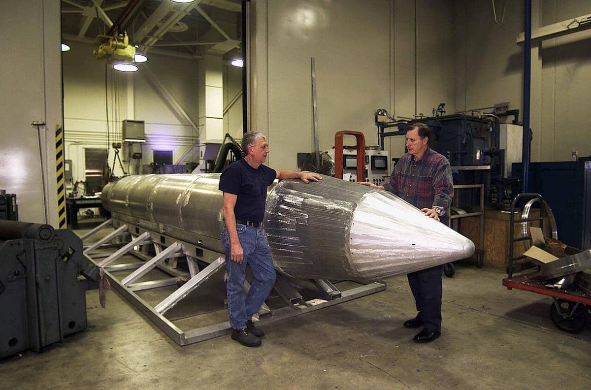 potret bom Massive Ordnance Air Blast (MOAB) GBU-43/B yang dijuluki mother of all bombs