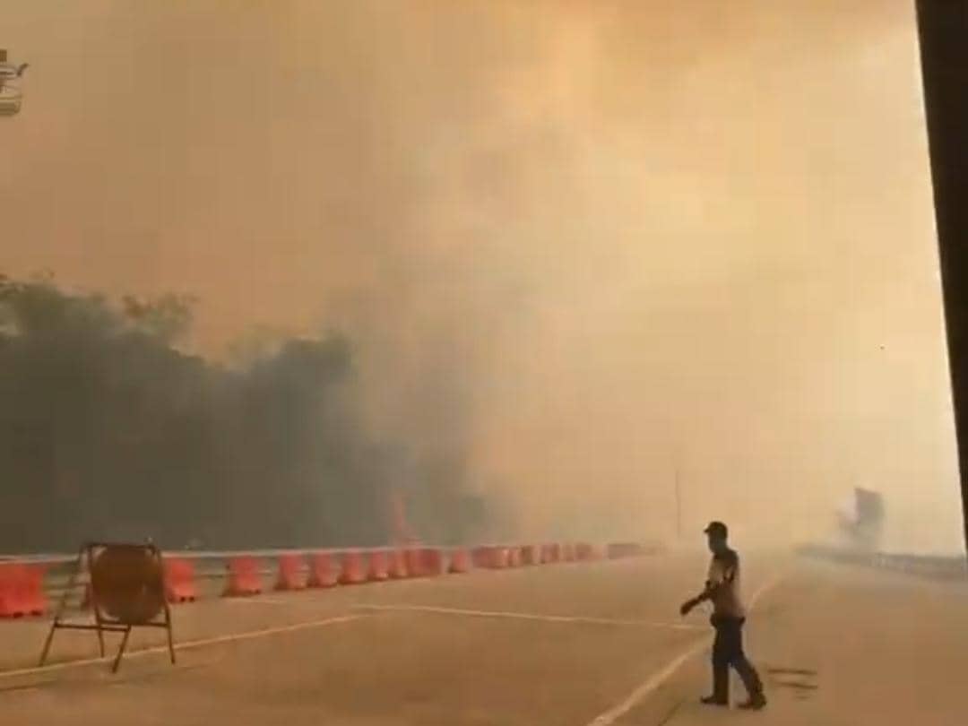 Tangkap layar kebakaran lahan sempat terjadi di ruas Tol Terpeka, Kabupaten Tulang Bawang. 