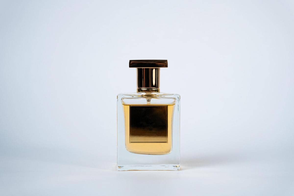 5 Rekomendasi Parfum Lokal Aroma Spicy yang Wanginya Bold